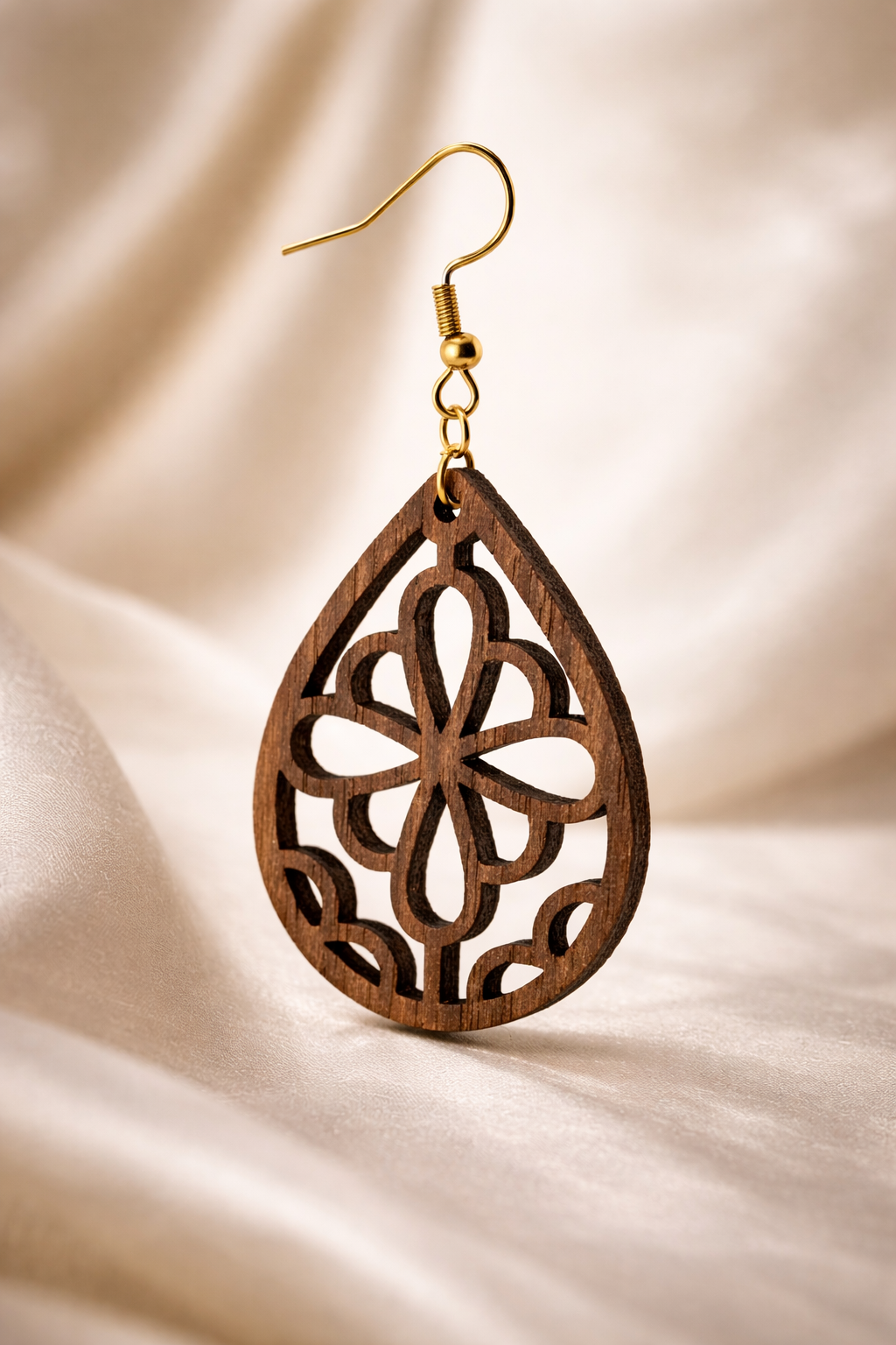 Drewniane kolczyki Łezka | Model 04 – drewno orzechowe, styl boho