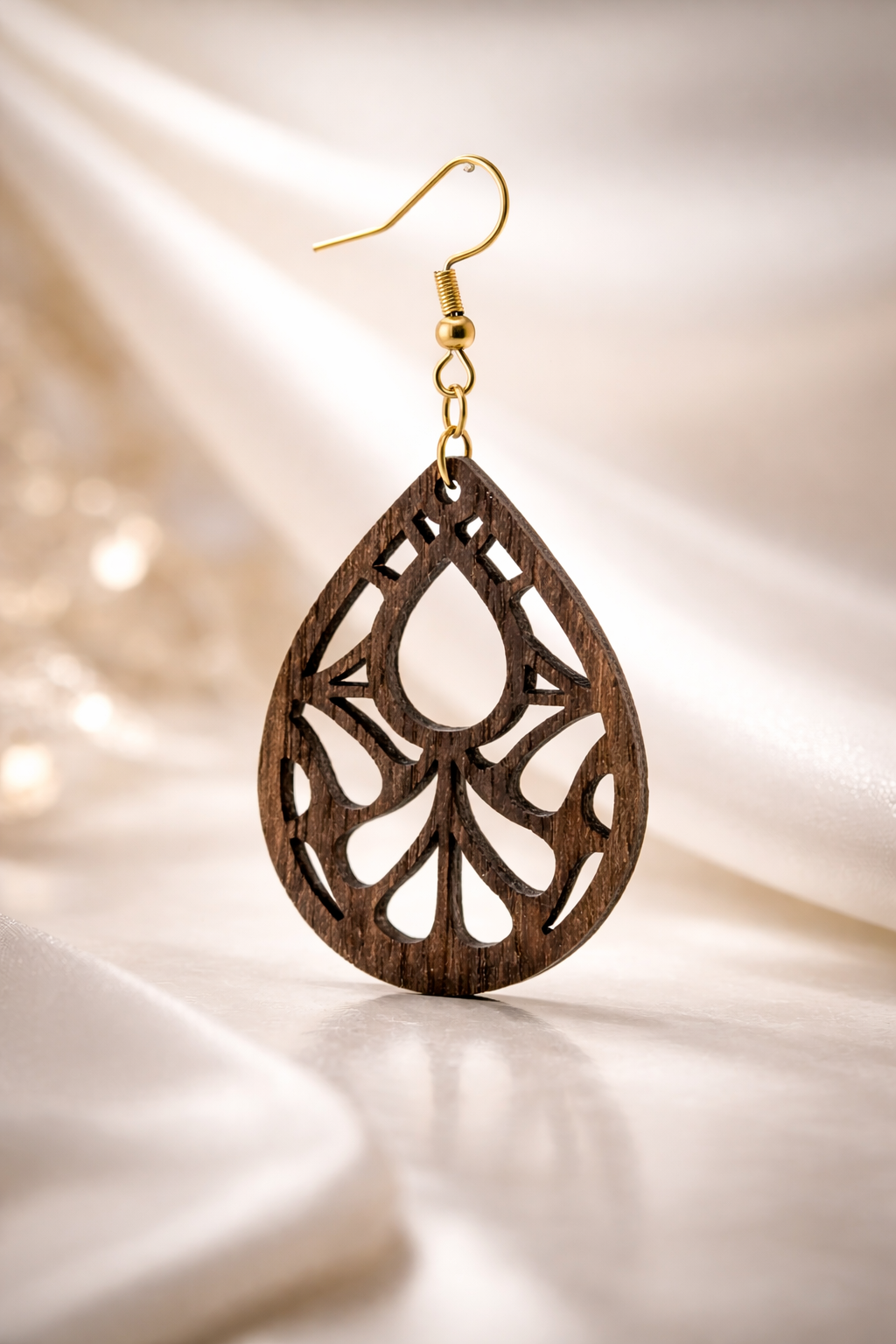 Drewniane kolczyki Łezka | Model 11 – drewno orzechowe, styl boho
