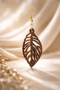 Drewniane kolczyki Listki | Model 02 – drewno orzechowe, styl boho